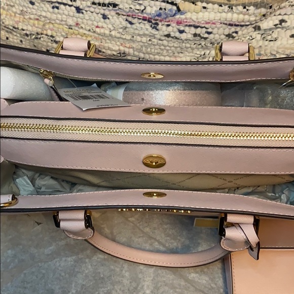 Michael Kors savanna satchel & marching Wallet - Picture 5 of 8